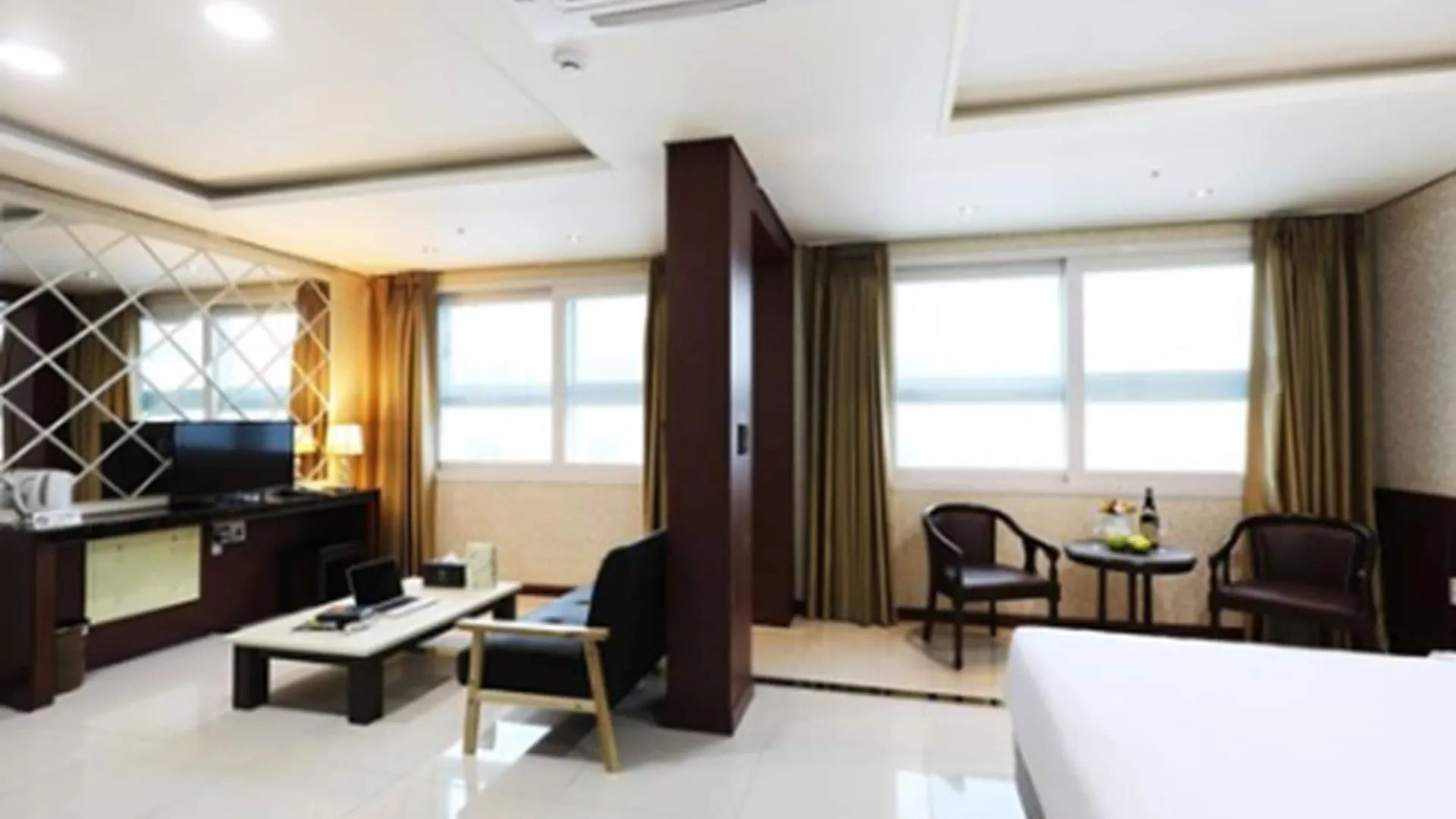 Intercity Seoul Hotel 3*,